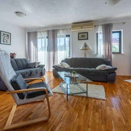 Apartmani Deleut Novi Vinodolski Buitenkant foto