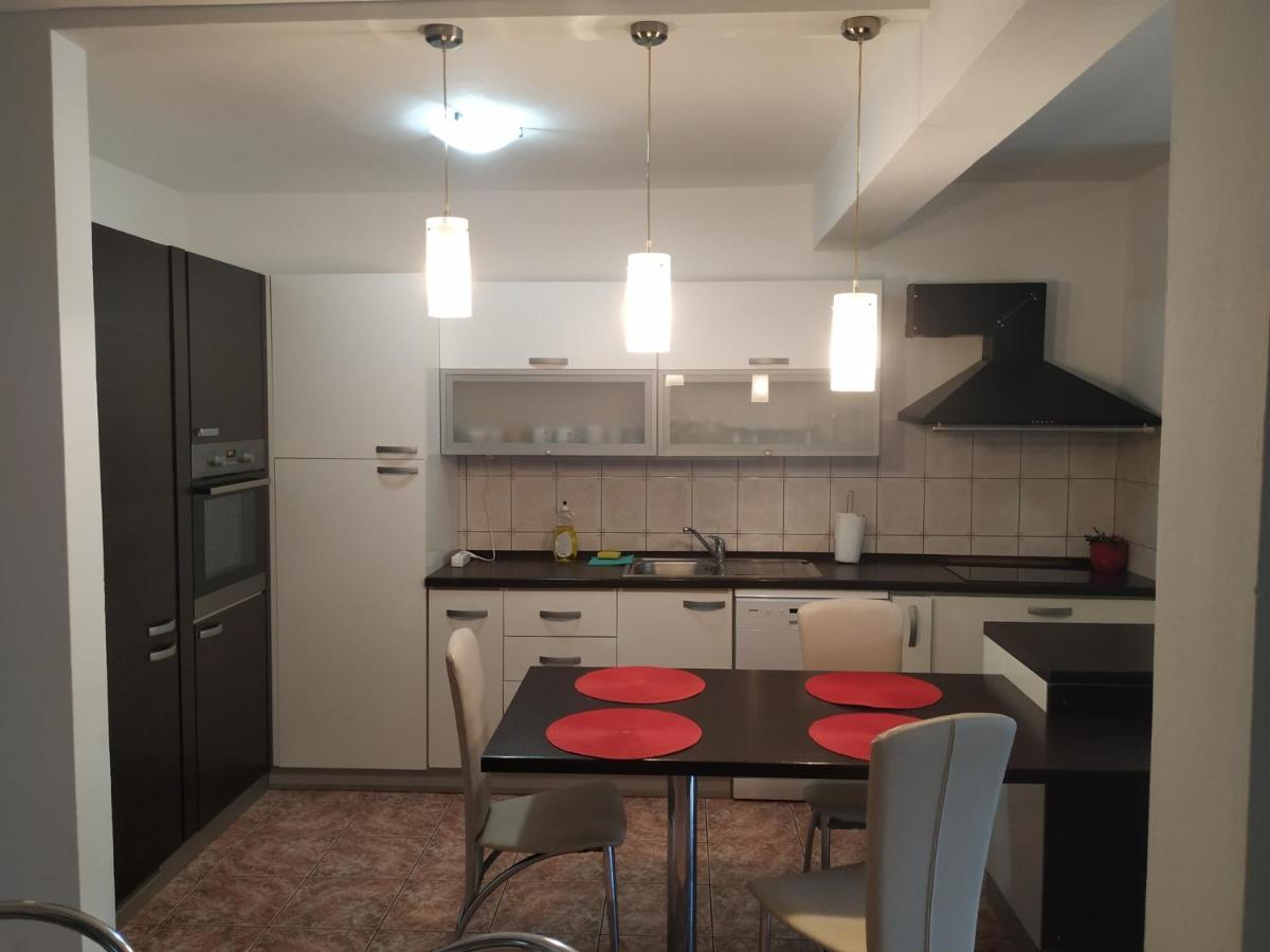 Apartmani Deleut Novi Vinodolski Buitenkant foto
