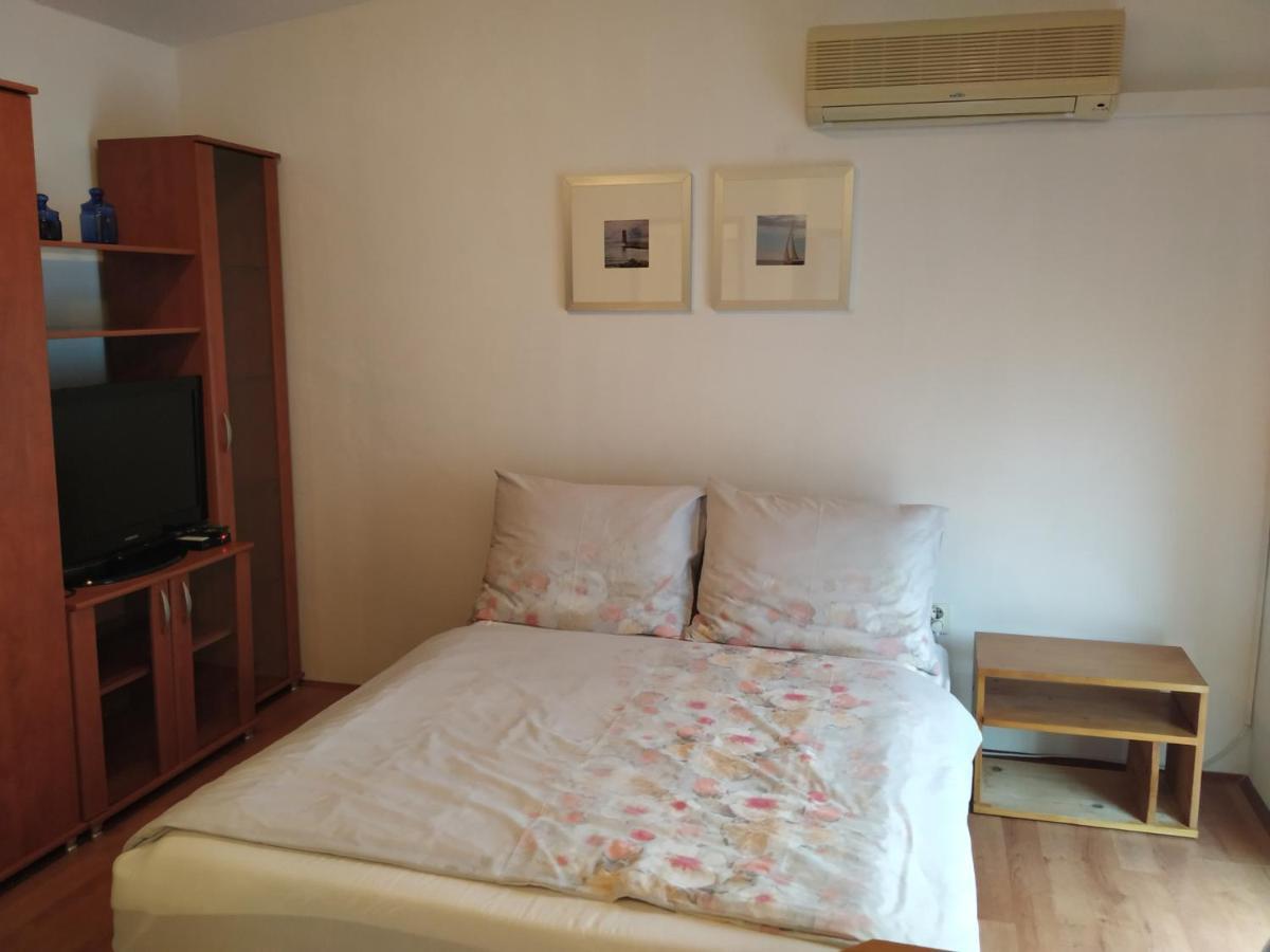 Apartmani Deleut Novi Vinodolski Buitenkant foto