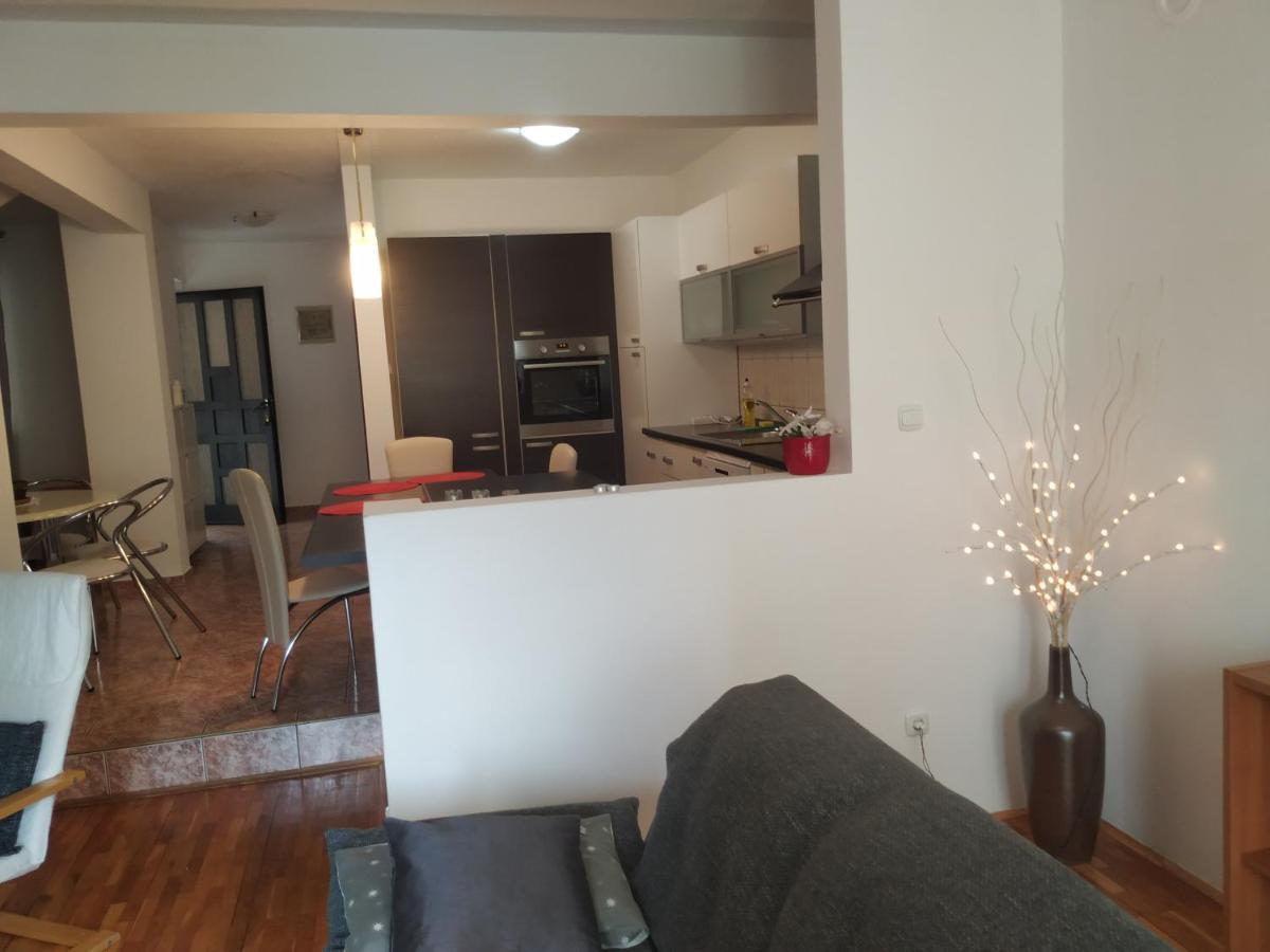 Apartmani Deleut Novi Vinodolski Buitenkant foto