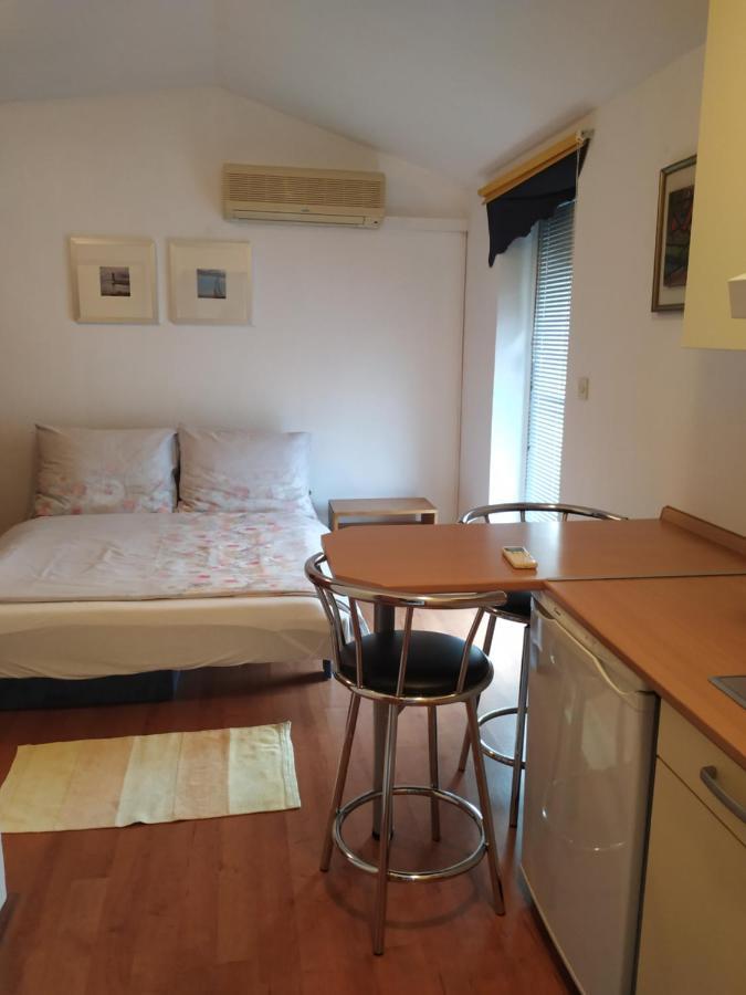 Apartmani Deleut Novi Vinodolski Buitenkant foto