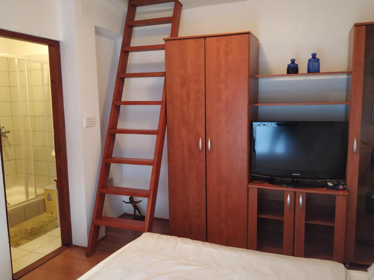 Apartmani Deleut Novi Vinodolski Buitenkant foto