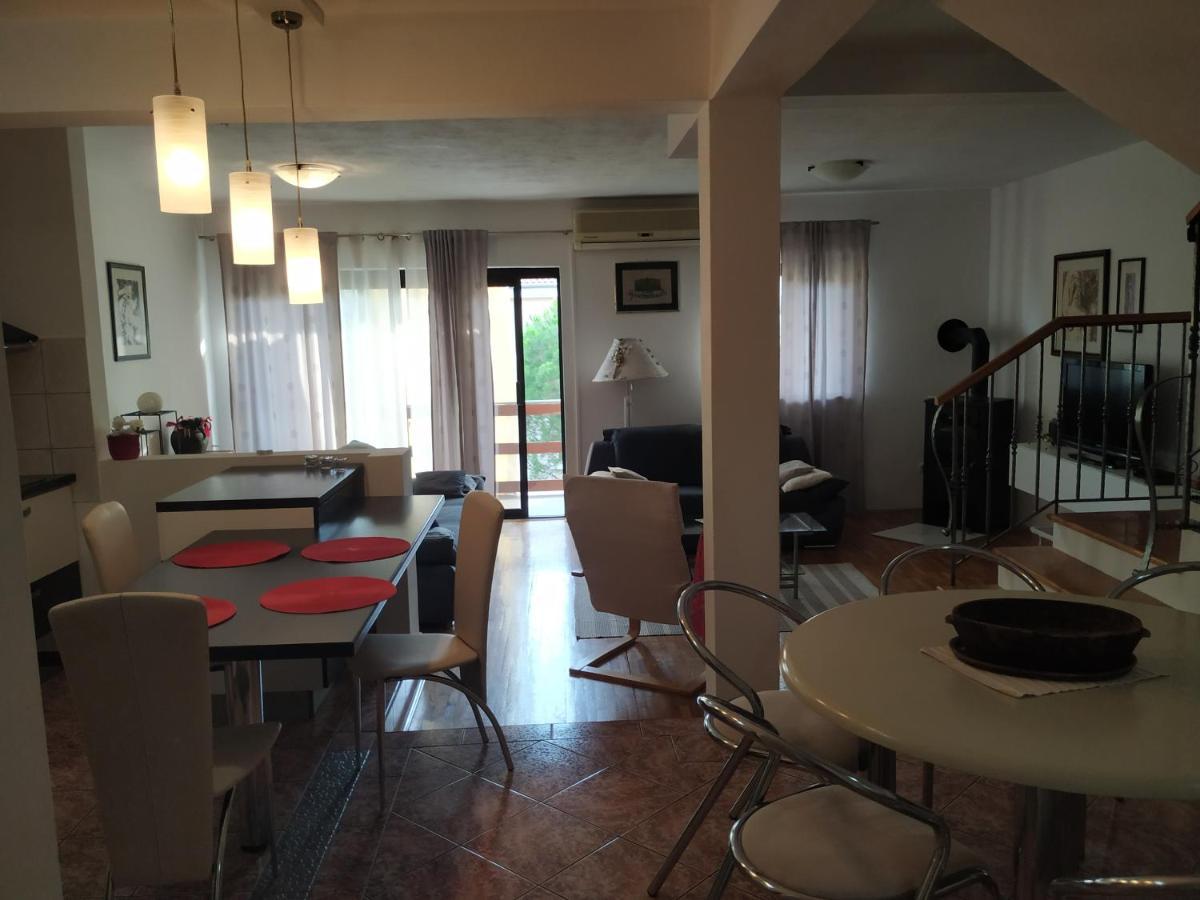 Apartmani Deleut Novi Vinodolski Buitenkant foto
