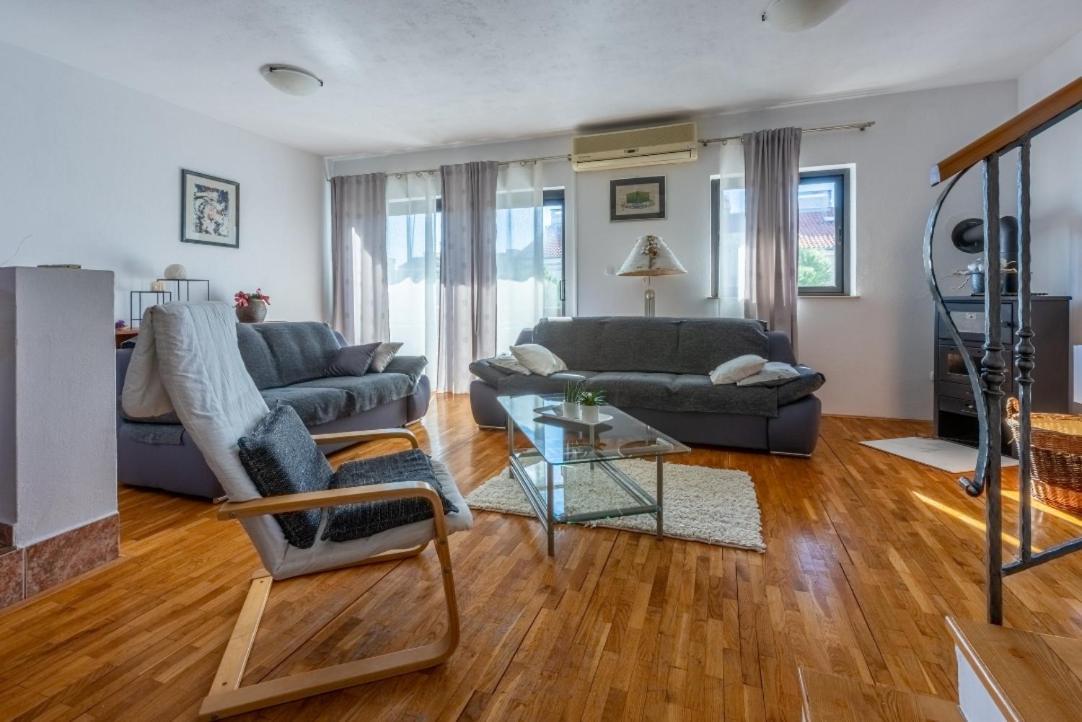 Apartmani Deleut Novi Vinodolski Buitenkant foto