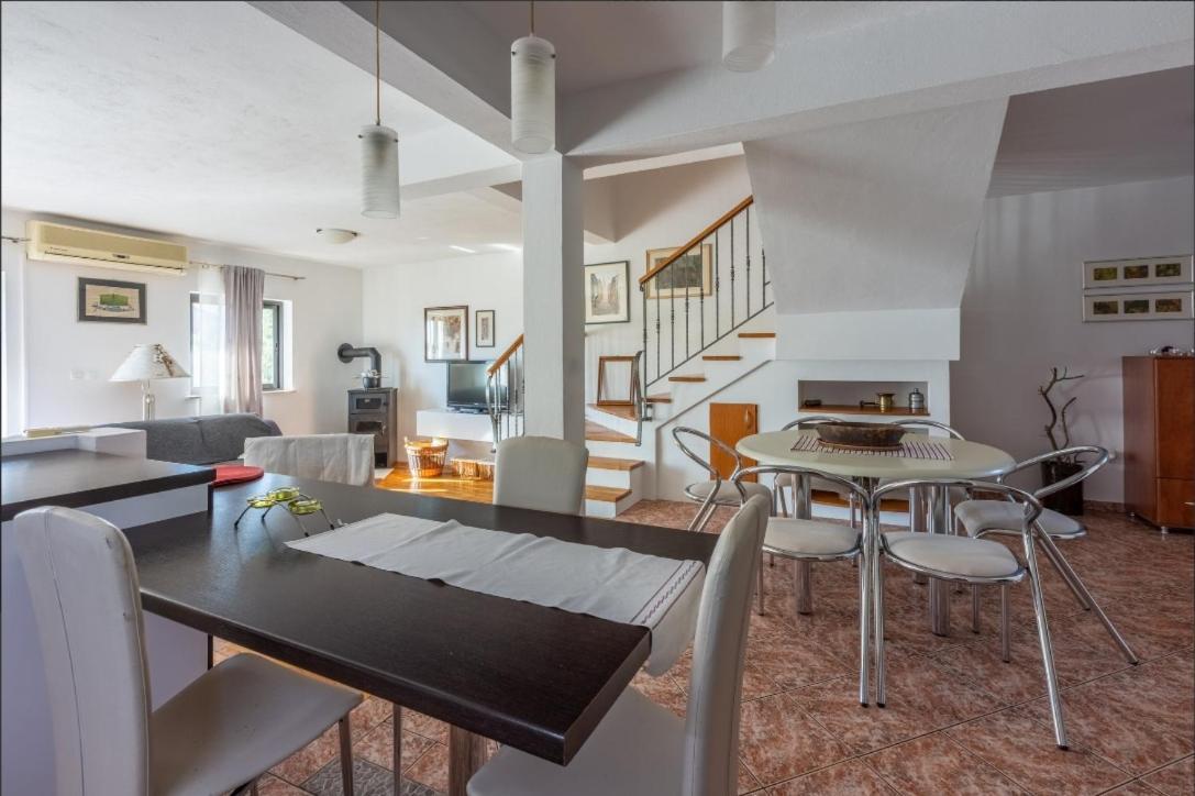 Apartmani Deleut Novi Vinodolski Buitenkant foto