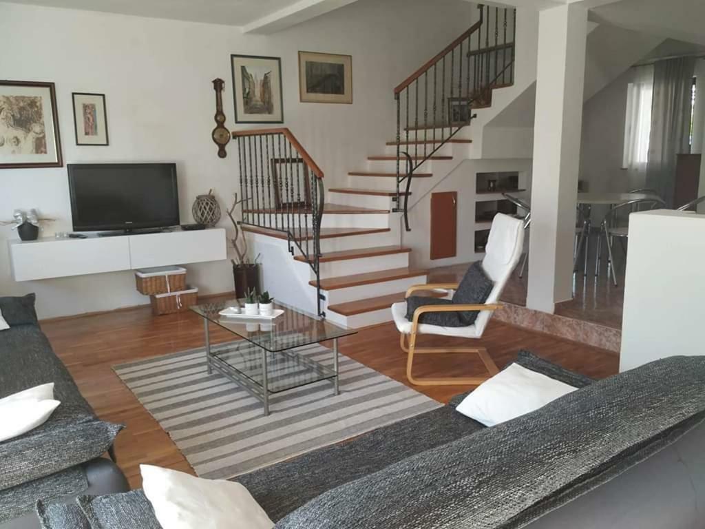 Apartmani Deleut Novi Vinodolski Buitenkant foto