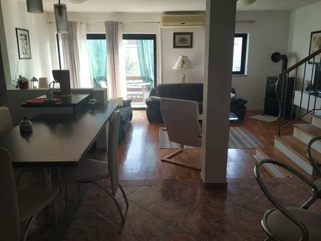 Apartmani Deleut Novi Vinodolski Buitenkant foto