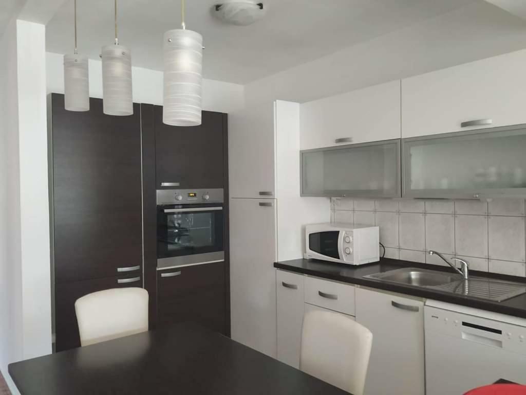 Apartmani Deleut Novi Vinodolski Buitenkant foto